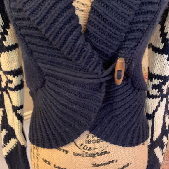 American Eagle | Chunky Navy and White Sweater - Picture 4 of 9